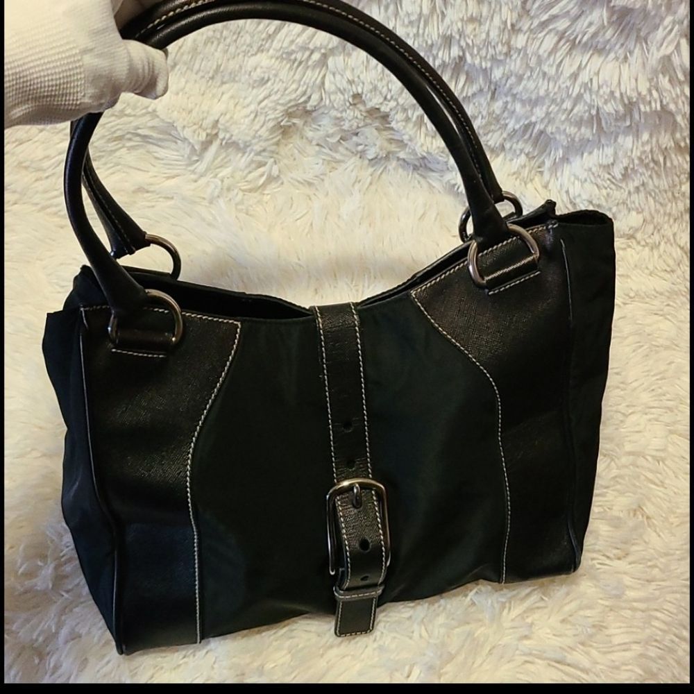 💯 Authentic Prada Handbag 🍀